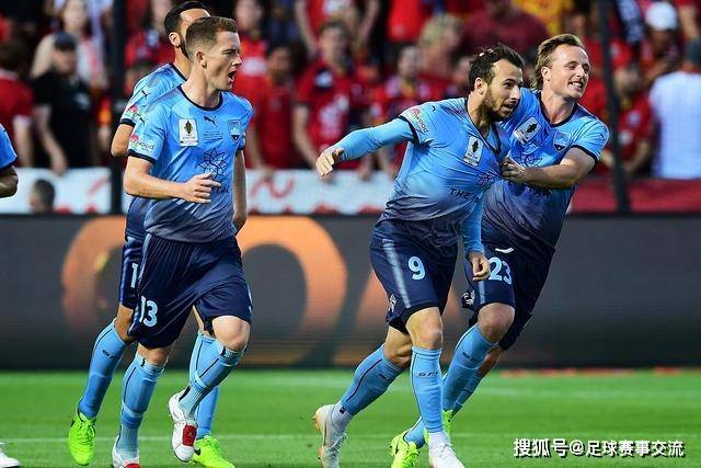 阿隆索与阿韦洛亚同居小镇，孩子们在同校就读
